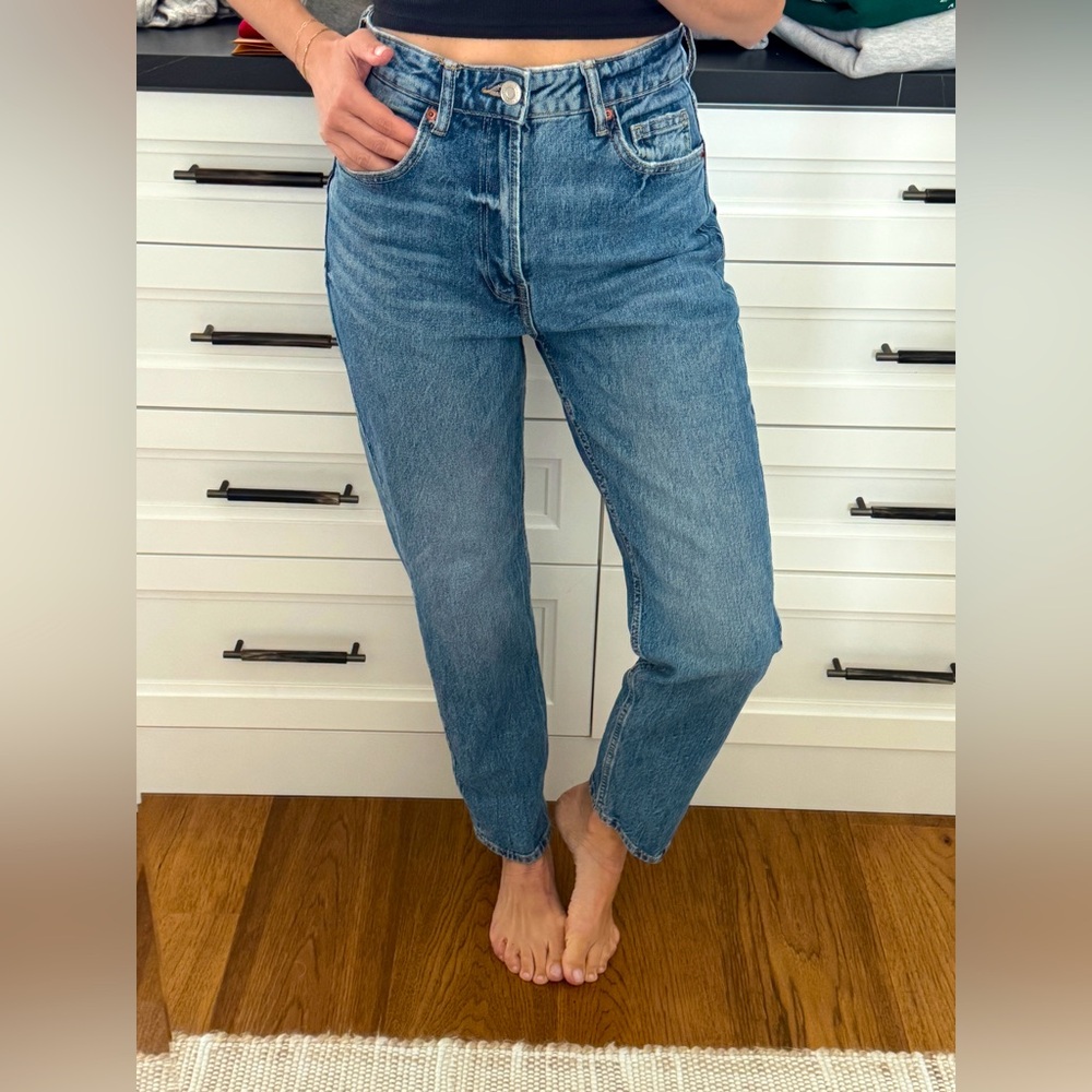 Zara Blue Mom Jeans High Rise with Vintage-Inspired Wash